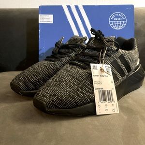 ADIDAS NWT Swift Run 22 J